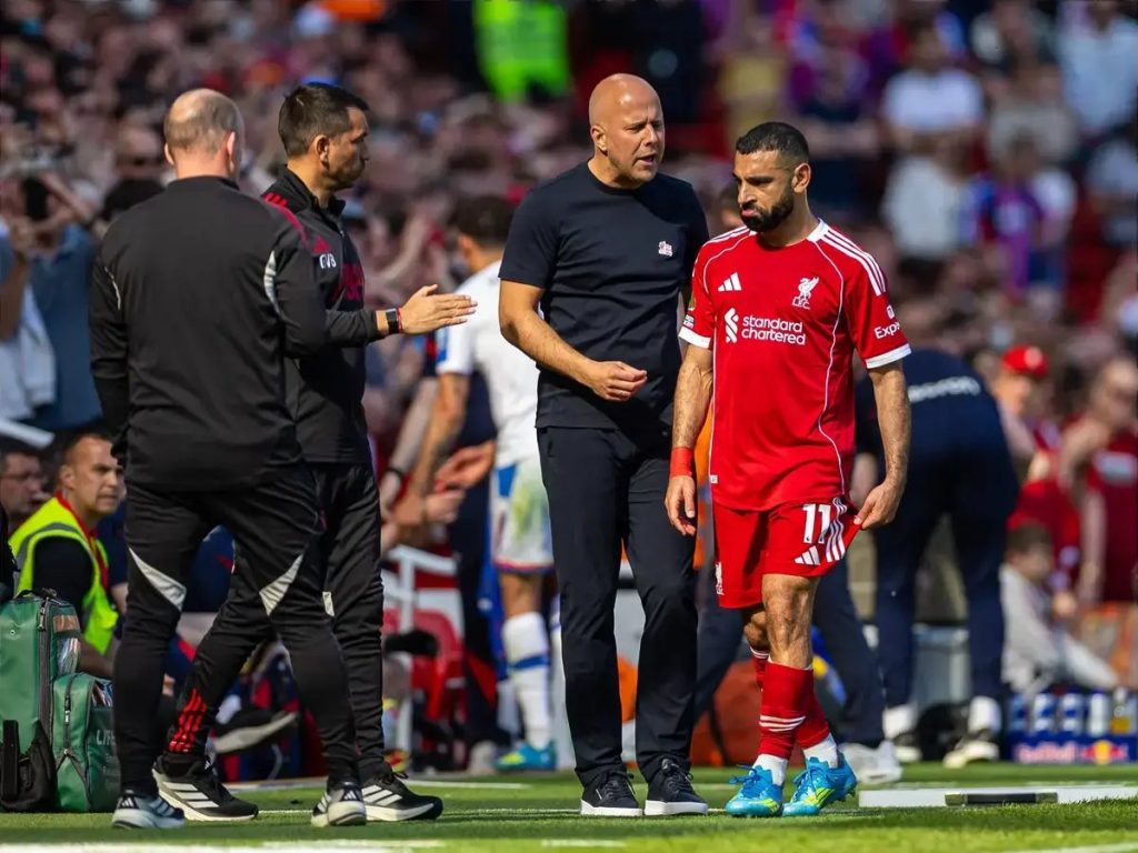 Mohamed Salah pode falhar duelo decisivo com o Manchester United