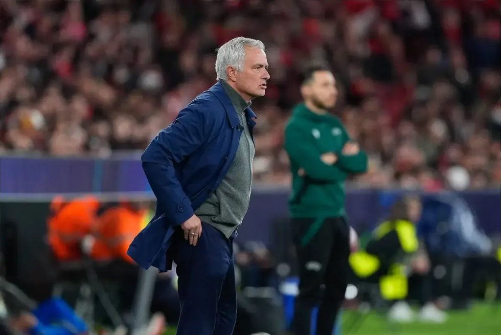 “Mourinho on the way to returning to Real Madrid by 2028.”