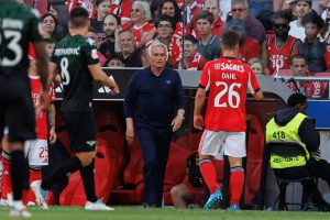Mourinho highlights Benfica’s dignity, but the club lacks a title.