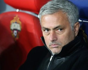 “Mourinho in the sights of Real Madrid after disappointing season.”