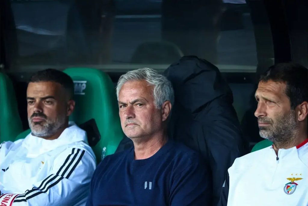 Florentino Perez revela que ainda não falou com Mourinho sobre Arbeloa