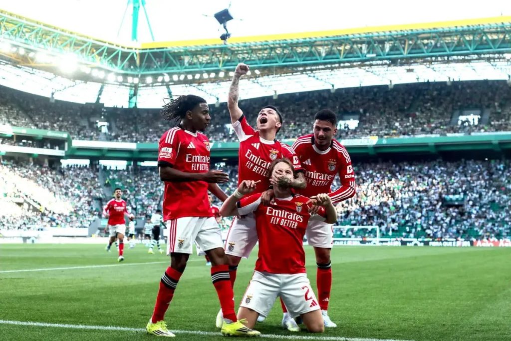 Mourinho garante que Benfica está vivo na luta pelo 2.º lugar