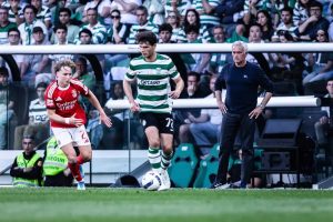“Mourinho maintains unbeaten record against Sporting in thrilling derby.”