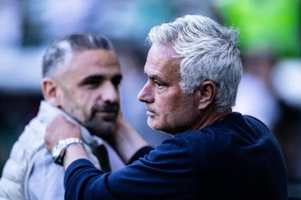 “Mourinho wants to return to Real Madrid, and his future at Benfica is uncertain.”
