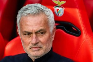 Mourinho sugere que o Benfica pode contratar capitão estrangeiro