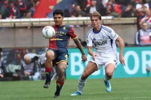 Nico Paz hospitalized after worrying injury against Genoa.
