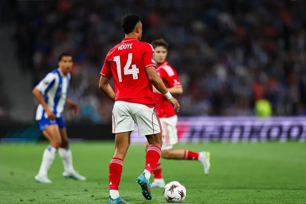 Nottingham Forest acaba jejum de 42 anos e avança na Europa League