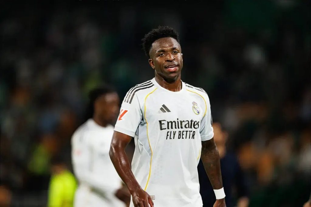 Nova lei Vinicius aprovada para punir racismo no futebol