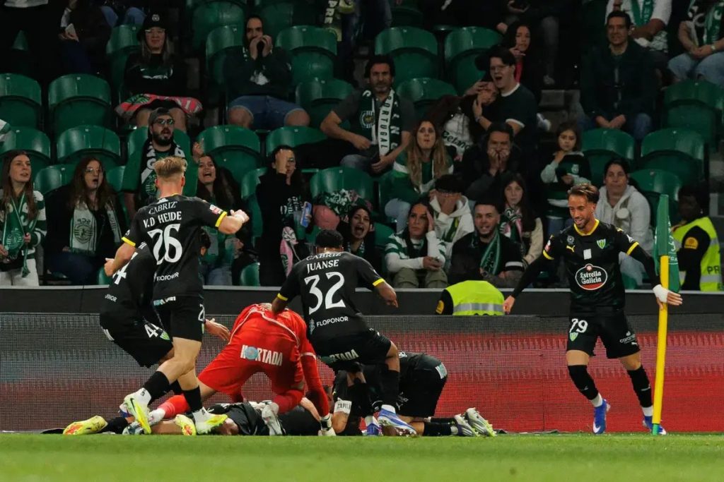 The unthinkable happens and a nightmare arrives at Alvalade: Cícero shines and equalizes for Sporting in the last minute.
