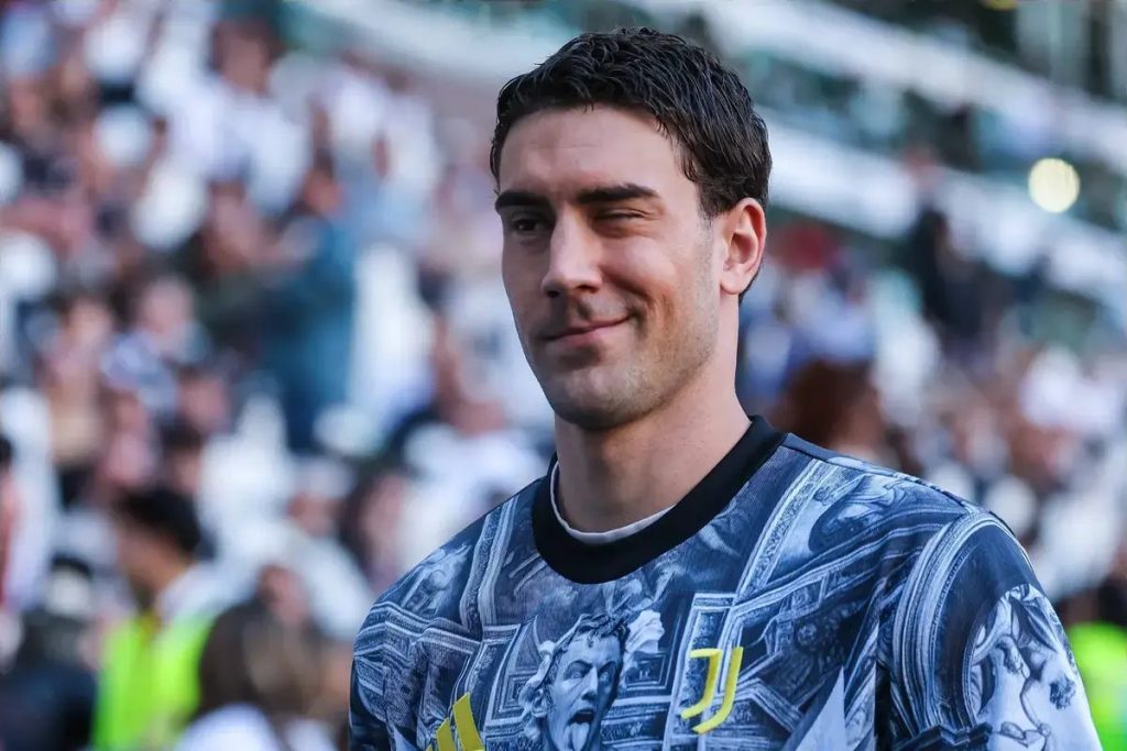 Pavlovic elogia Vlahovic como um dos melhores do mundo
