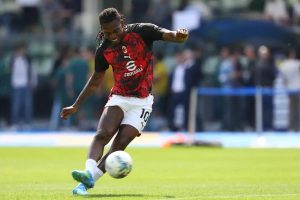 Rafael Leão in the spotlight: Liverpool and Man United in the million-dollar race.