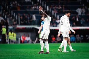“Real Madrid narrows the gap in the title race with victory over Alaves.”