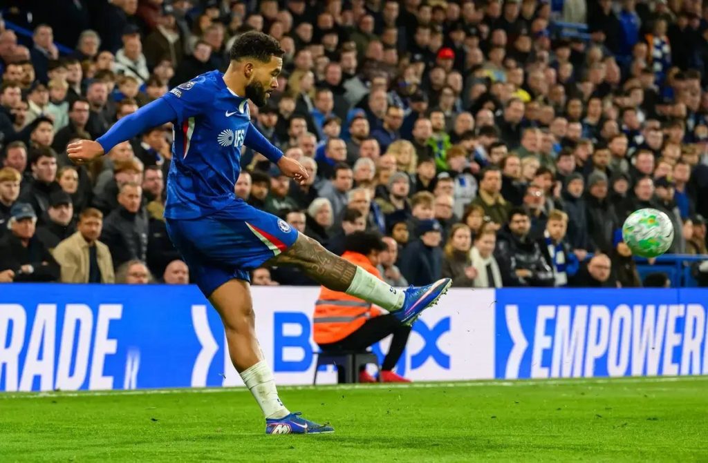 Reece James encanta fãs do Chelsea com gesto emocionante após vitória