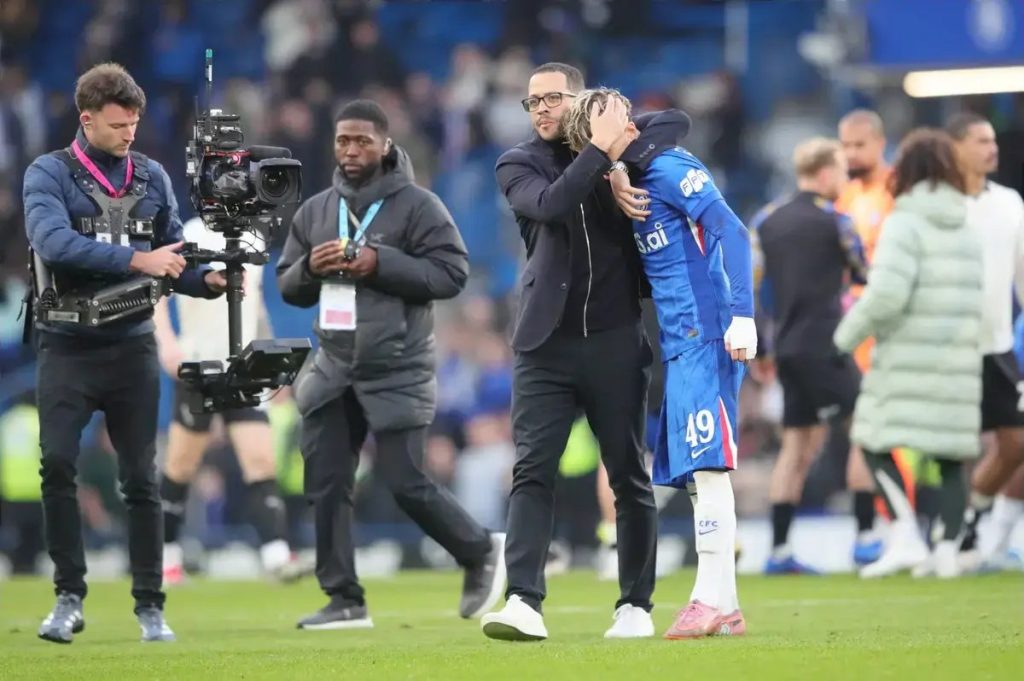 Rosenior garante boa relação com Fernandez apesar de suspensão