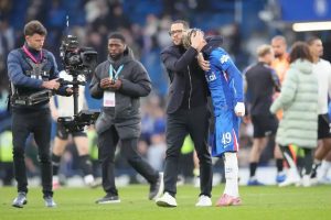 “Rosenior guarantees good relationship with Fernandez despite suspension.”