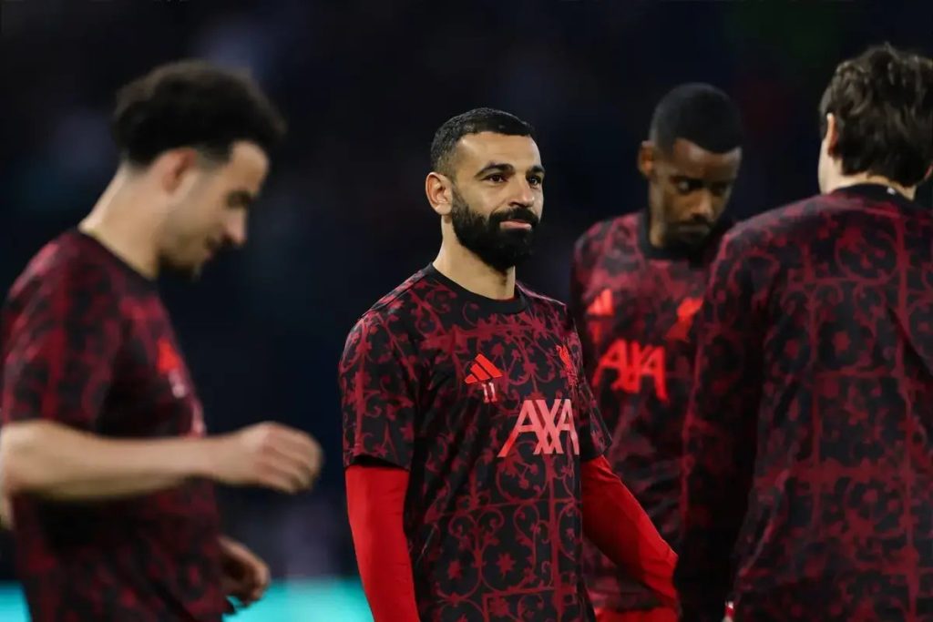 Salah é elogiado por especialistas mesmo no banco do Liverpool
