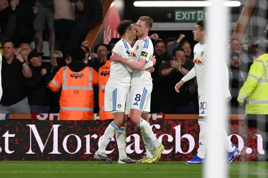 Sean Longstaff salva Leeds com golo no último minuto em Bournemouth