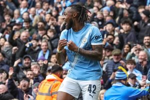 Semenyo promete lutar pelo double com o Manchester City