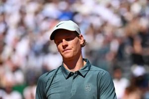 Sinner brilha em monte-carlo e enfrenta Zverev nas semifinais