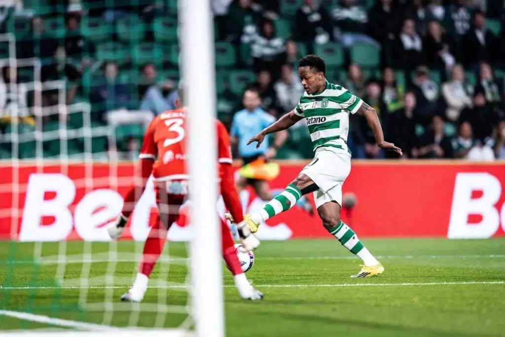 Sporting multado em 10.200 euros por incumprimento na Superflash