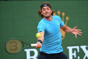Stefanos Tsitsipas surpreende em munique após interrupção inesperada