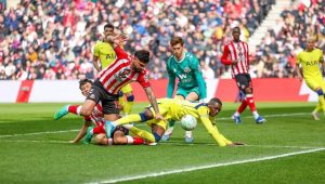 “Tottenham loses in De Zerbi’s debut and remains in the relegation zone.”
