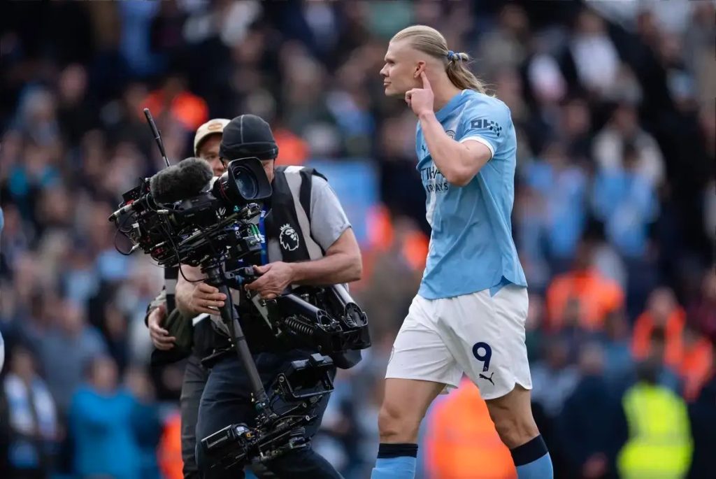 “Manchester City’s victory over Arsenal could decide the championship.”