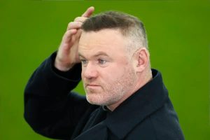 Wayne Rooney defends Michael Carrick as the next manager of Man Utd.