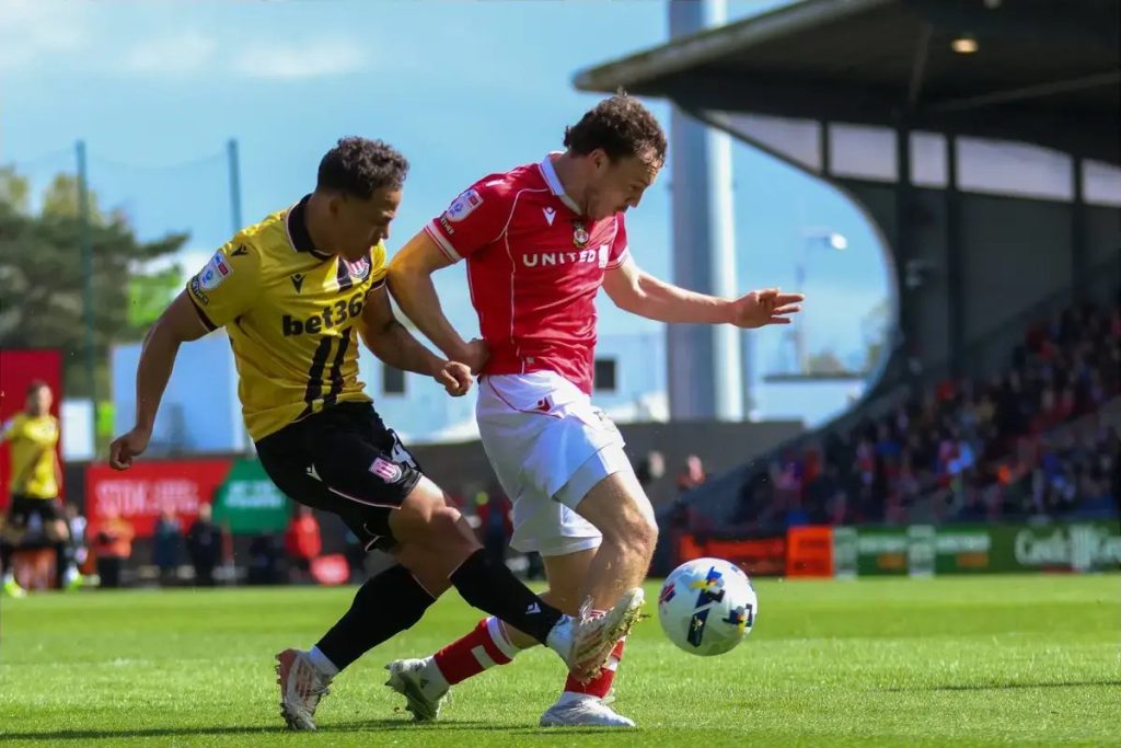 Wrexham recupera e sonha com os play-offs da Championship