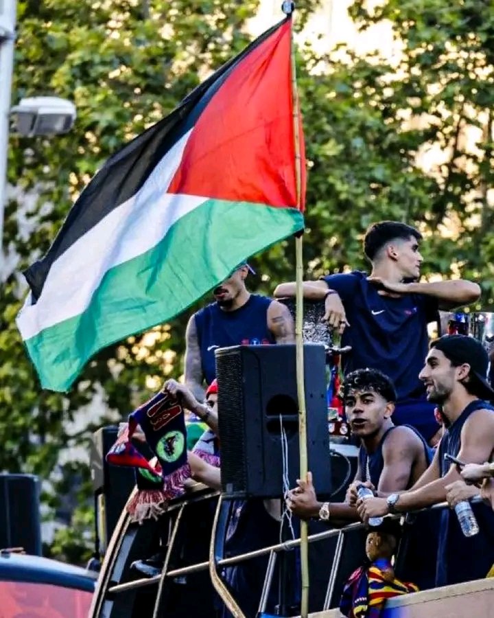 Hansi Flick criticizes Lamine Yamal for Palestinian flag.