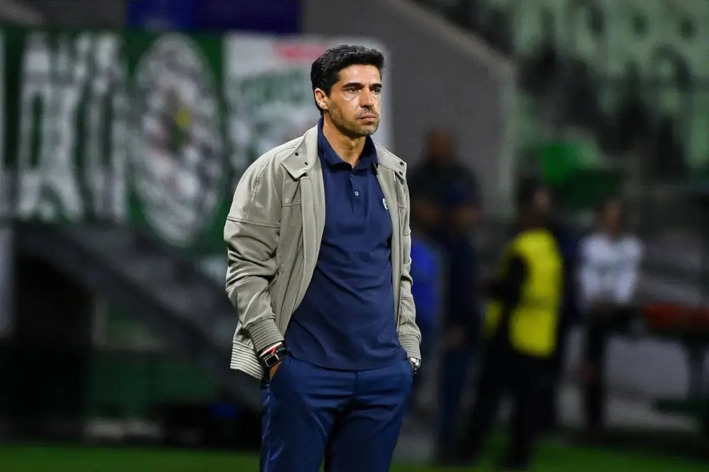 Abel Ferreira surpreende com gesto audacioso a jogador do Palmeiras