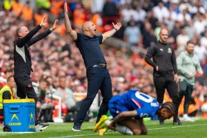 Arne Slot lamenta empate frustrante com Chelsea em Anfield