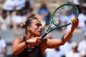 Aryna Sabalenka arrasa e responde a críticas sobre prémios em Roland Garros