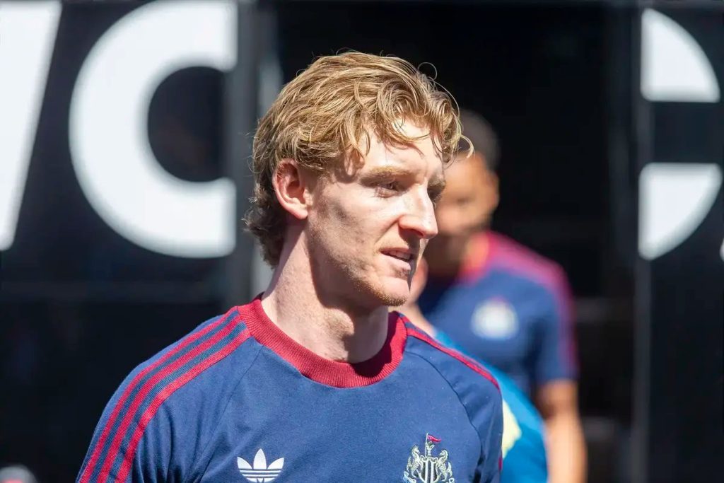 Barcelona fecha contrato milionário com estrela do newcastle