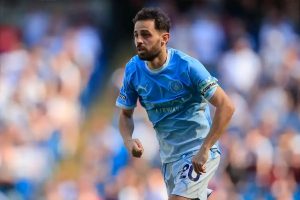 Bernardo Silva criticizes Benfica for letting promising talents go.