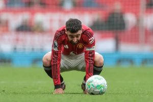 Bruno Fernandes in negotiations to secure his future at Manchester United.