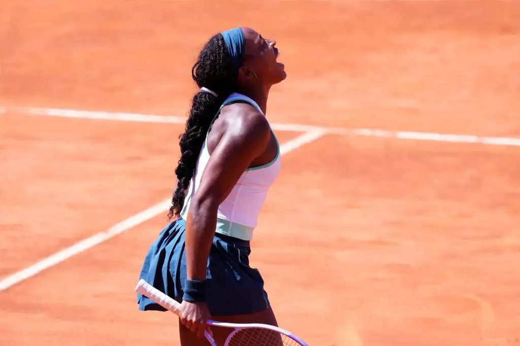 Coco Gauff overcomes pressure and advances to the quarter-finals in Rome.