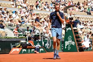 Danill Medvedev catastróficamente eliminado de Roland Garros