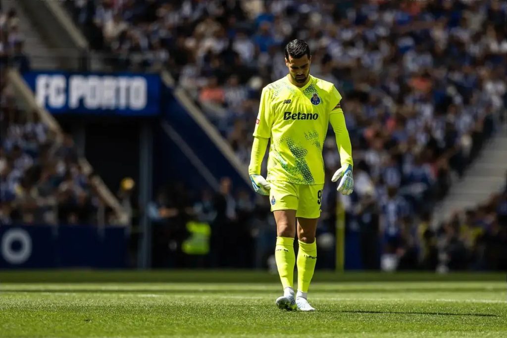 “Diogo Costa in the sights of PSG after winning the Champions League.”