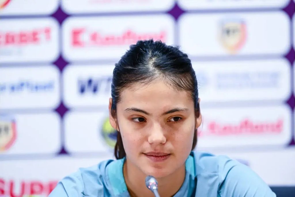 Emma Raducanu retira-se do Open de Itália após conferência de imprensa
