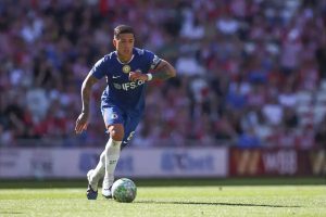 “Enzo Fernández hints at leaving Chelsea and sparks transfer rumors.”