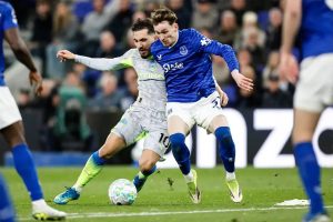 Everton and Manchester City draw in thrilling Premier League match.