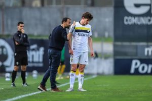 “Famalicão was close to defeating Benfica, says Van de Looi.”