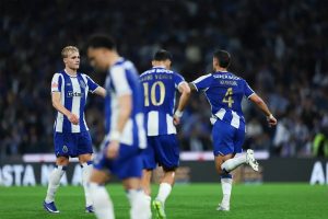 FC Porto celebrates 31st national title with thrilling victory.