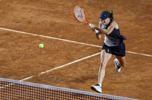 Iga Swiatek recupera forma e brilha no Italian Open