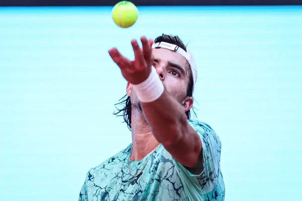 Jaime Faria surpreende e sobe 17 posições no ranking ATP