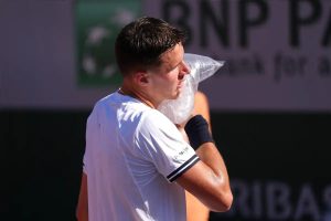 Jakub Mensik criticizes referee after victory at Roland Garros.