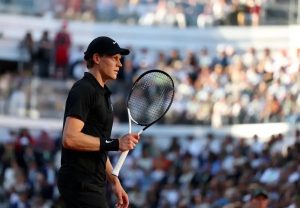 Jannik Sinner faz história e recebe mensagem de Novak Djokovic