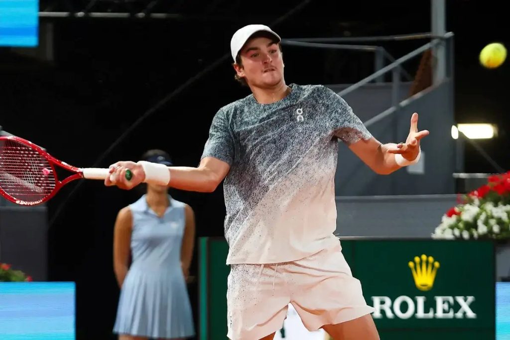 Joao Fonseca talks about the pressure of being the next Federer.