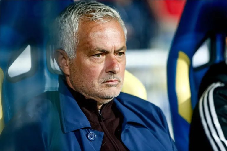 Mourinho promises to celebrate at Marquês with Benfica fans if they become champions.